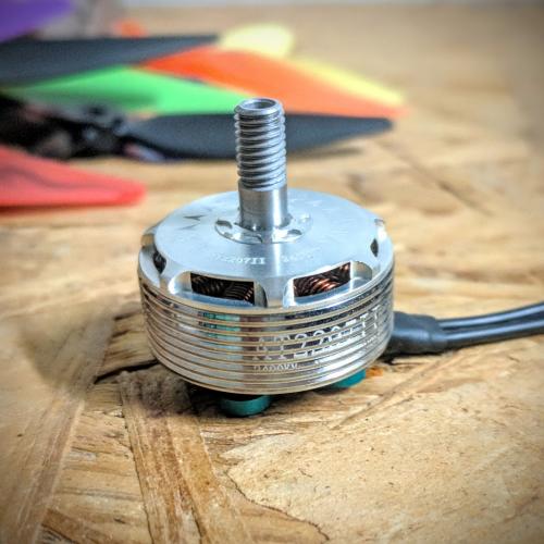 Hawksky AT2207II 2400kv